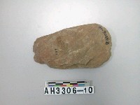 藏品(小型片狀打磨製石斧)的圖片
